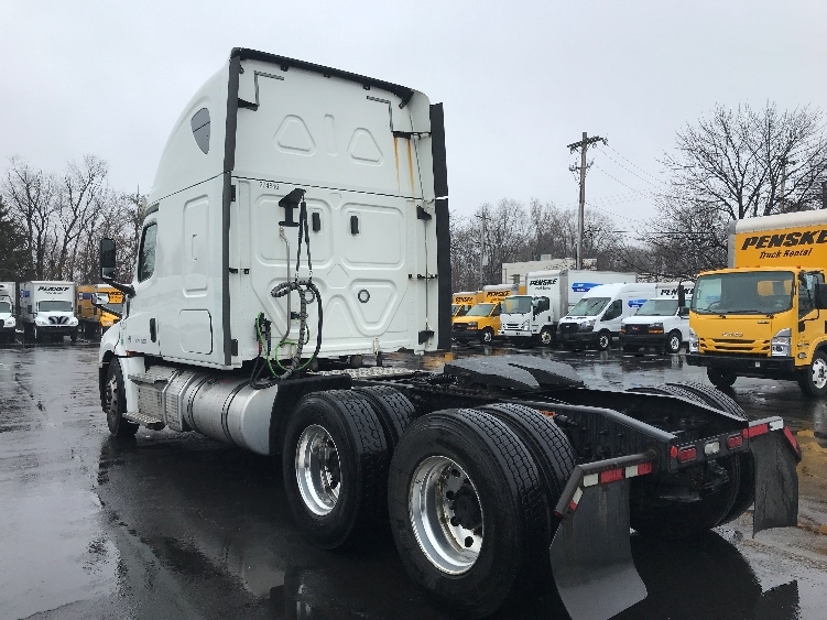 Used 2020 Freightliner Cascadia - photo 7