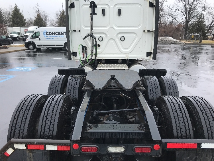 Used 2020 Freightliner Cascadia - photo 8