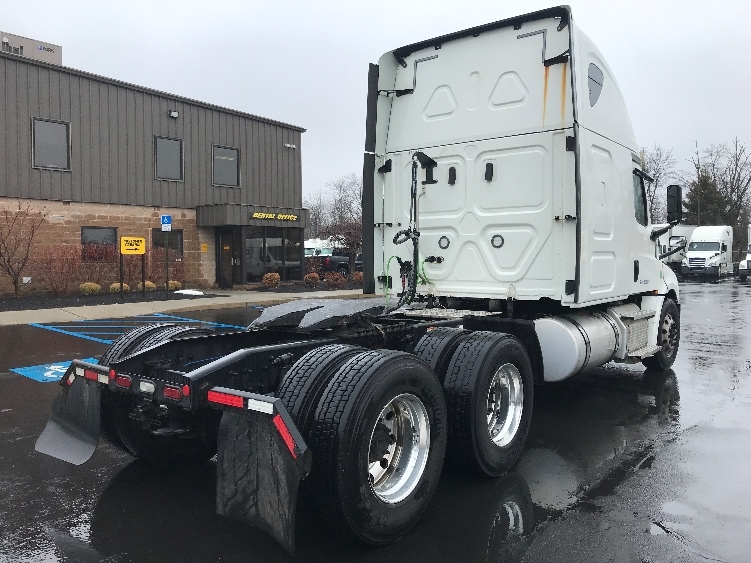 Used 2020 Freightliner Cascadia - photo 9
