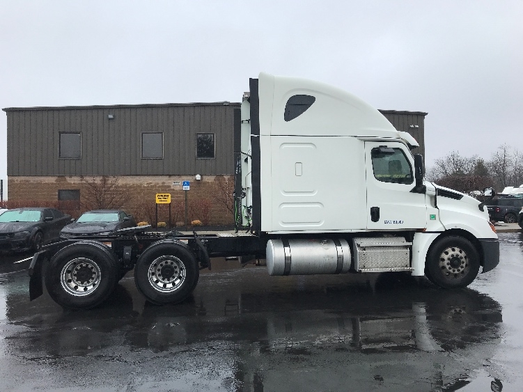 Used 2020 Freightliner Cascadia - photo 10