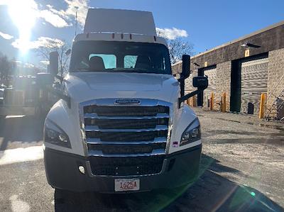 Used 2019 Freightliner Cascadia Detroit DD13 Semi Truck for sale #274883 - photo 2