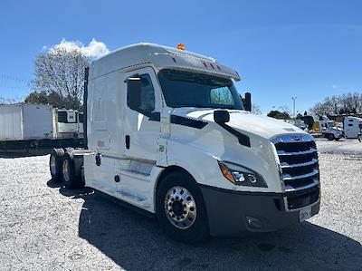 Used 2020 Freightliner Cascadia - photo 1