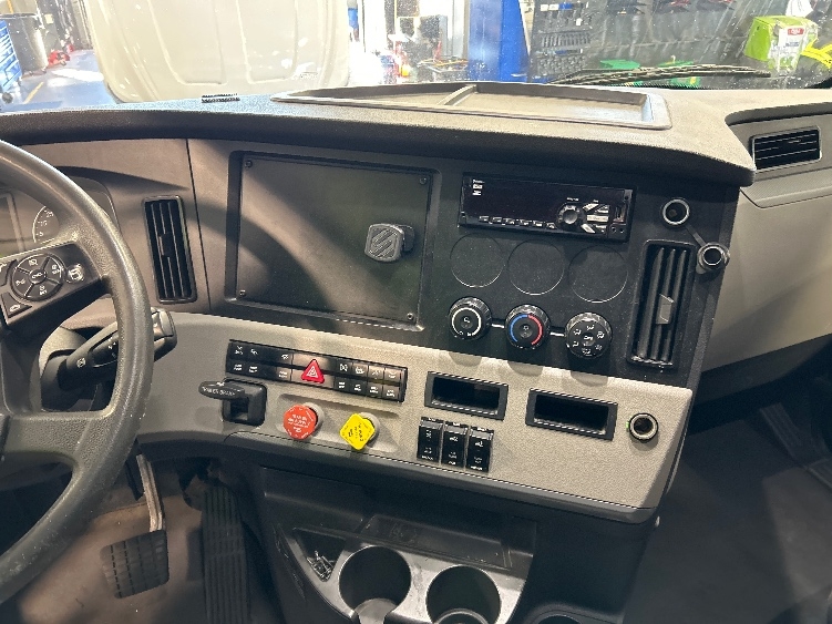 Used 2020 Freightliner Cascadia - photo 14