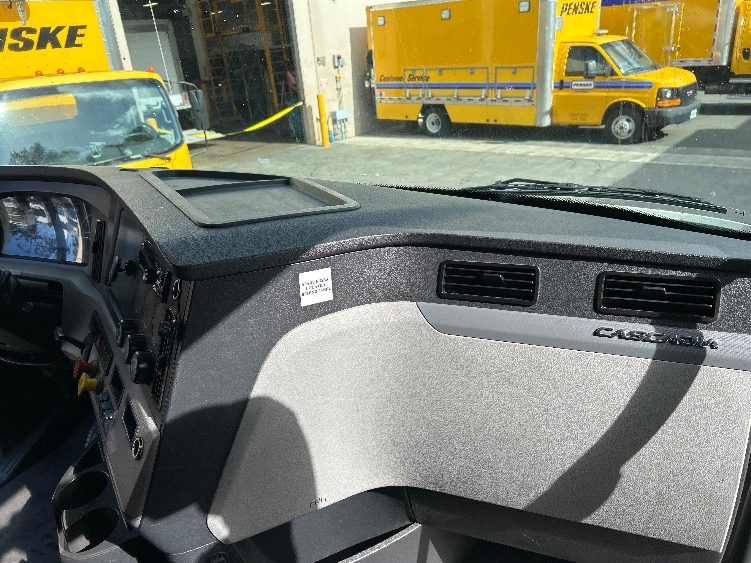 Used 2020 Freightliner Cascadia - photo 16