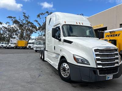 Used 2020 Freightliner Cascadia - photo 1