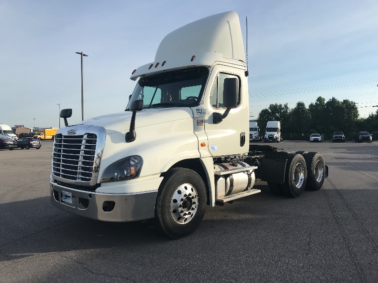 Used 2017 Freightliner Cascadia - photo 5
