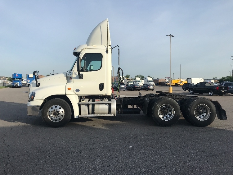 Used 2017 Freightliner Cascadia - photo 6