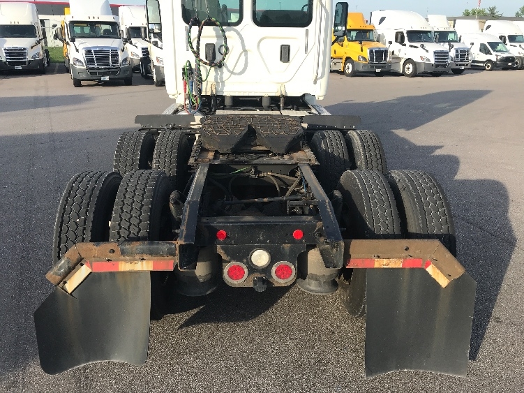 Used 2017 Freightliner Cascadia - photo 8