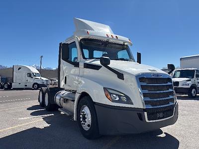 Used 2018 Freightliner Cascadia - photo 1