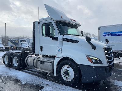 Used 2018 Freightliner Cascadia - photo 1