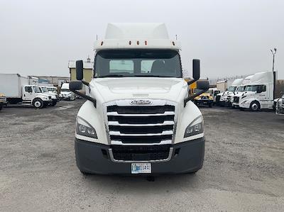 Used 2018 Freightliner Cascadia - photo 1