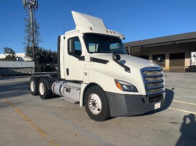 Used 2018 Freightliner Cascadia - photo 1