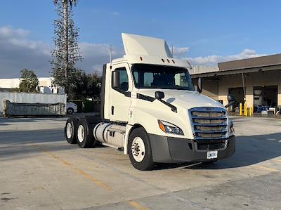 Used 2018 Freightliner Cascadia - photo 1