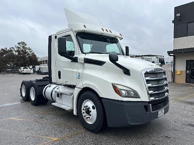 Used 2018 Freightliner Cascadia Detroit DD13 Semi Truck for sale #277980 - photo 1
