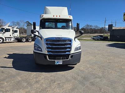 Used 2018 Freightliner Cascadia - photo 1