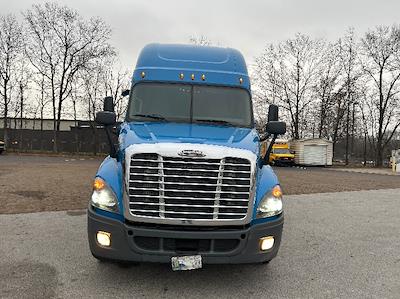 Used 2020 Freightliner Cascadia Detroit DD15AT Semi Truck with Sleeper Cab for sale #278286 - photo 2