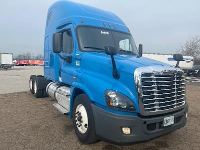 Used 2020 Freightliner Cascadia Detroit DD15AT Semi Truck with Sleeper Cab for sale #278290 - photo 1