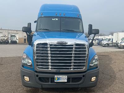 Used 2020 Freightliner Cascadia Detroit DD15AT Semi Truck with Sleeper Cab for sale #278290 - photo 2