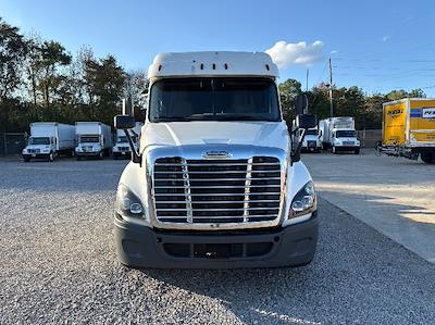Used 2020 Freightliner Cascadia Detroit DD15AT Semi Truck with Sleeper Cab for sale #278906 - photo 2
