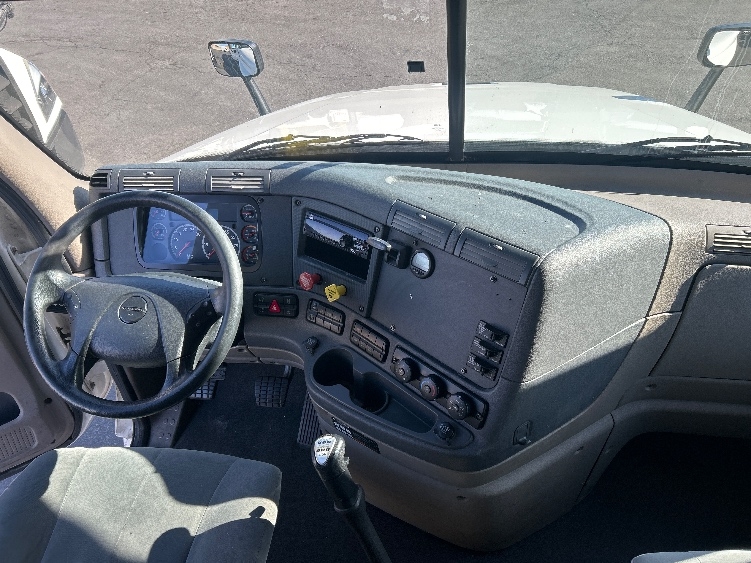 Used 2020 Freightliner Cascadia - photo 14