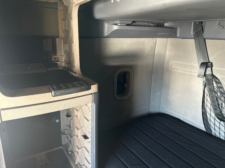 Used 2020 Freightliner Cascadia - photo 21