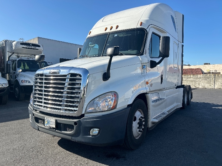 Used 2020 Freightliner Cascadia - photo 5