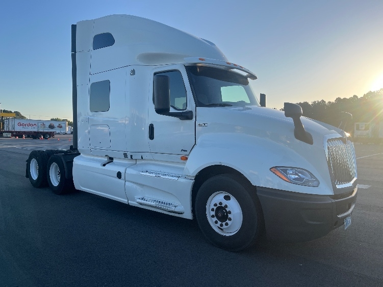Used 2019 International LT - photo 1