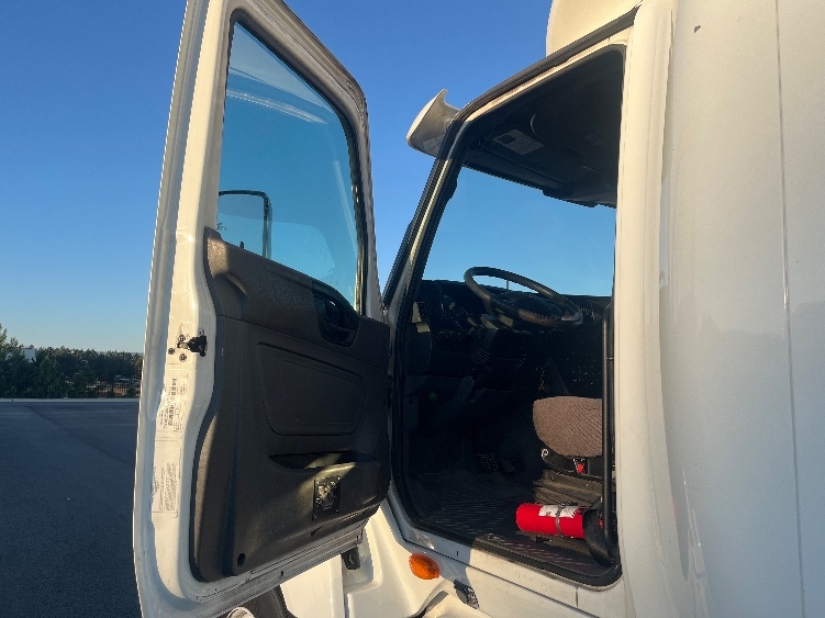 Used 2019 International LT - photo 11