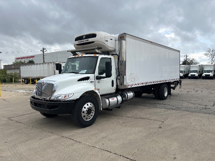 Used 2019 International MV - photo 3