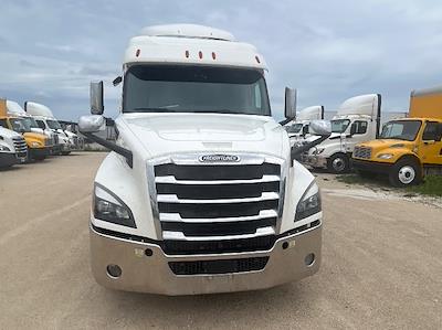 Used 2020 Freightliner Cascadia Detroit DD15AT Semi Truck with Sleeper Cab for sale #282377 - photo 2