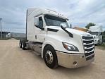 Used 2020 Freightliner Cascadia Detroit DD15AT Semi Truck with Sleeper Cab for sale #282377 - photo 1