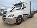 Used 2020 Freightliner Cascadia Detroit DD15AT Semi Truck with Sleeper Cab for sale #282377 - photo 3