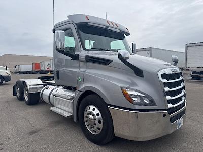 Used 2020 Freightliner Cascadia - photo 1