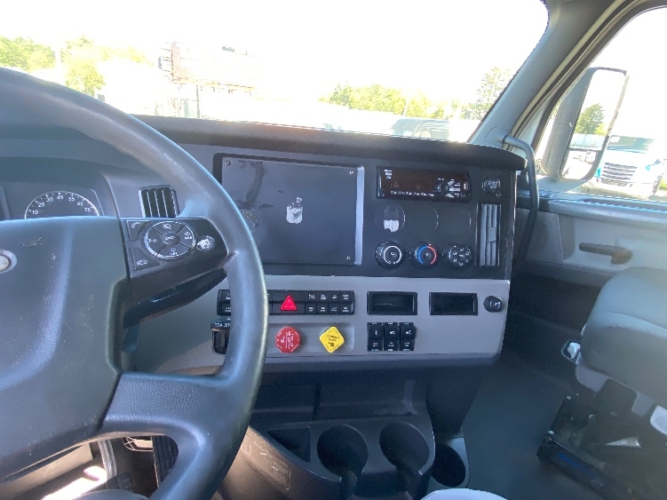 Used 2020 Freightliner Cascadia - photo 13