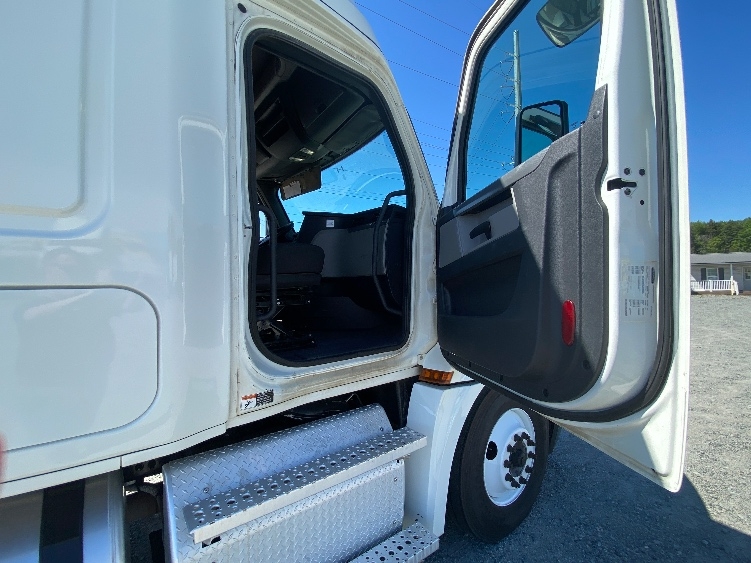 Used 2020 Freightliner Cascadia - photo 15