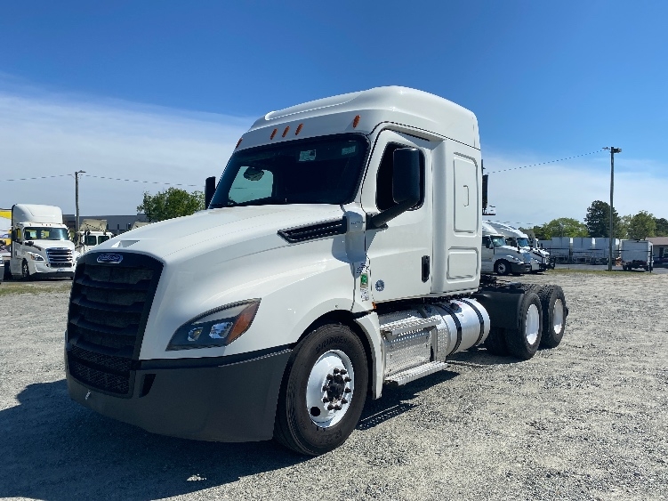 Used 2020 Freightliner Cascadia - photo 5