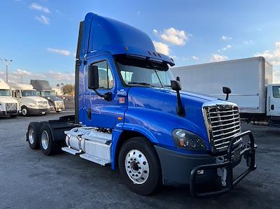 Used 2020 Freightliner Cascadia Detroit DD13 Semi Truck for sale #284671 - photo 1