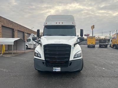Used 2020 Freightliner Cascadia Detroit DD15AT Semi Truck with Sleeper Cab for sale #284699 - photo 2