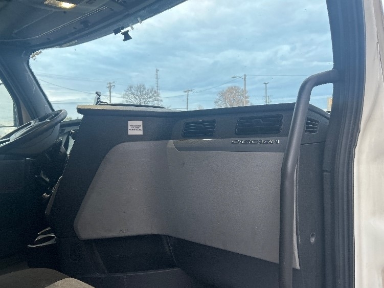 Used 2020 Freightliner Cascadia - photo 13