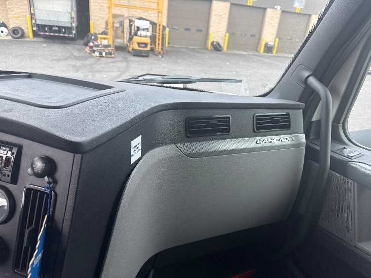 Used 2020 Freightliner Cascadia - photo 15