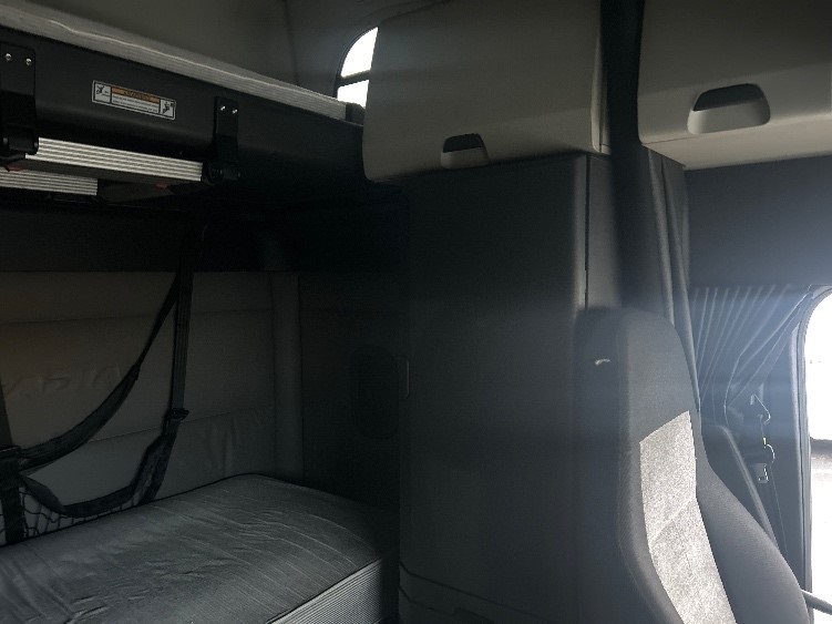 Used 2020 Freightliner Cascadia - photo 18