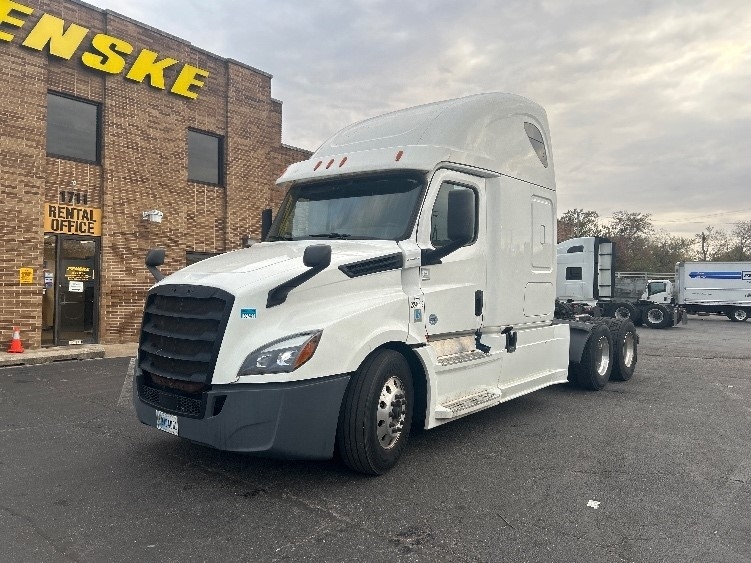 Used 2020 Freightliner Cascadia - photo 5