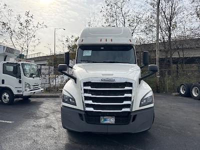 Used 2020 Freightliner Cascadia Detroit DD15AT Semi Truck with Sleeper Cab for sale #284701 - photo 2