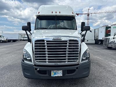 Used 2020 Freightliner Cascadia Detroit DD15AT Semi Truck with Sleeper Cab for sale #284774 - photo 2
