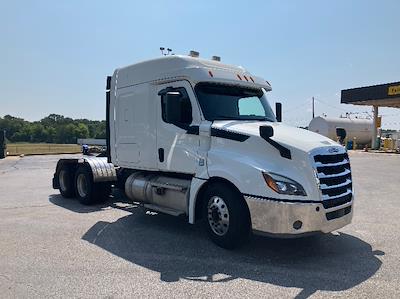Used 2020 Freightliner Cascadia Detroit DD15AT Semi Truck with Sleeper Cab for sale #285398 - photo 1