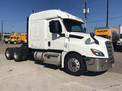 Used 2020 Freightliner Cascadia Detroit DD15AT Semi Truck with Sleeper Cab for sale #285399 - photo 1