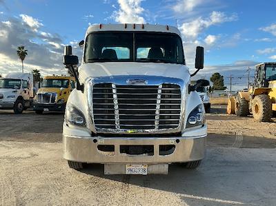 Used 2020 Freightliner Cascadia Detroit DD13 Semi Truck for sale #285659 - photo 2