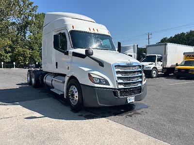 Used 2020 Freightliner Cascadia Detroit DD15AT Semi Truck with Sleeper Cab for sale #286247 - photo 1