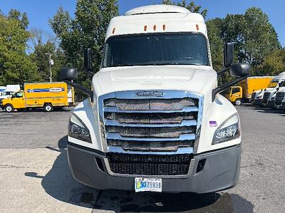 Used 2020 Freightliner Cascadia Detroit DD15AT Semi Truck with Sleeper Cab for sale #286247 - photo 2