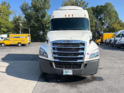 Used 2020 Freightliner Cascadia Detroit DD15AT Semi Truck with Sleeper Cab for sale #286248 - photo 2